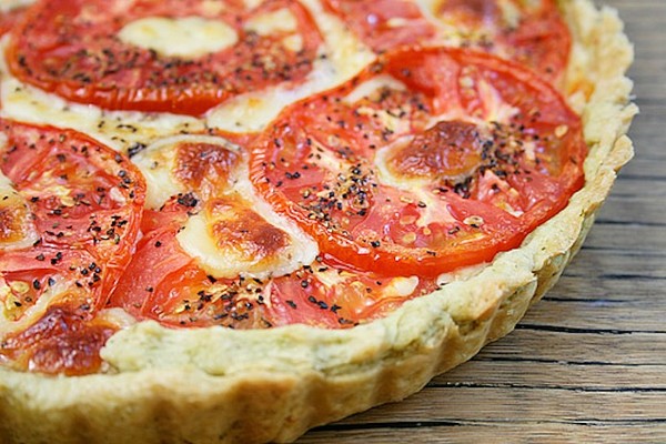 Với sự phát minh của pizza tại Ý với nguyên liệu không thể thiếu: sốt cà chua, loại quả này thực sự trở nên nổi tiếng và được đẩy mạnh canh tác hơn bao giờ hết