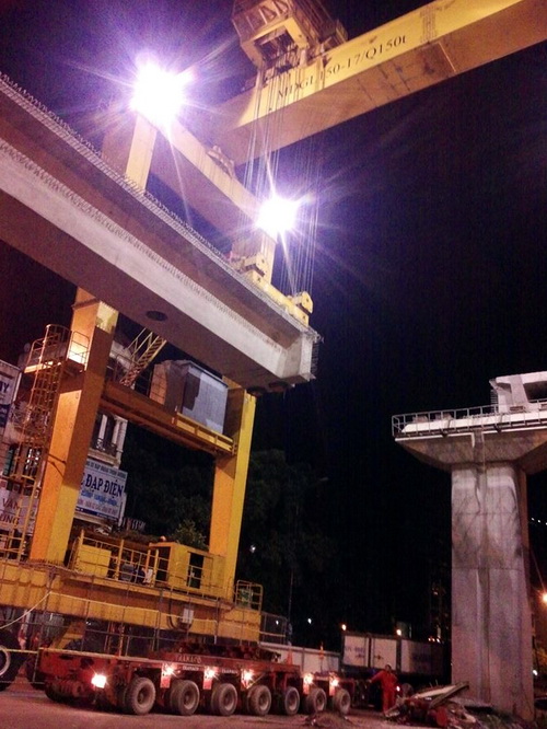 Dự án đường sắt đô thị Hà Nội, tuyến Cát Linh - Hà Đông đang được Ban QLDA ĐS và các nhà thầu đẩy mạnh thi công cả ngày lẫn đêm để kịp tiến độ