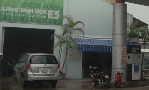 Một cửa hàng bán xăng E5 tại thành phố Đà Nẵng.