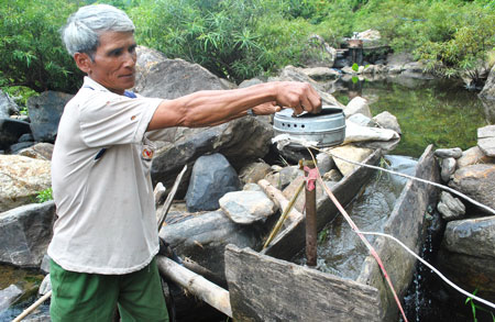 Người dân vùng thủy điện Đắk Đrinh dùng điện tự chế