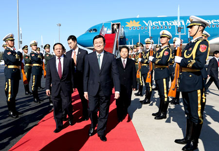 Chủ tịch nước Trương Tấn Sang tới Bắc Kinh (Trung Quốc) tham dự APEC 22