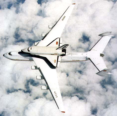 Tàu con thoi Buran được mang bởi An-225