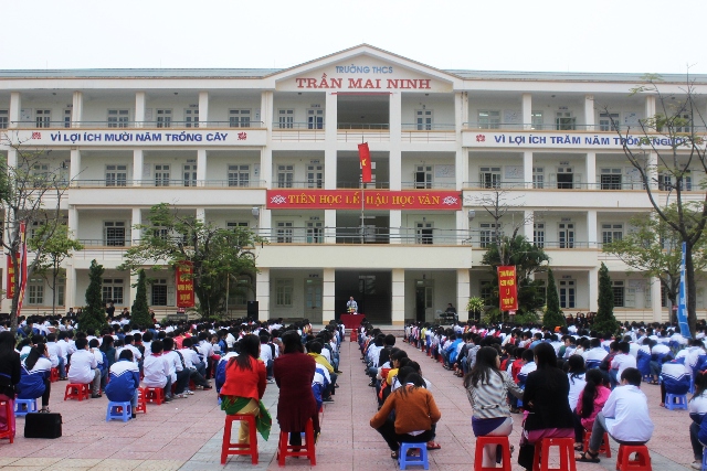 Lễ tưởng niệm các nạn nhân tử vong do TNGT được Ban ATGT tỉnh Thanh Hóa triển khai tại trường THPT Trần Mai Ninh