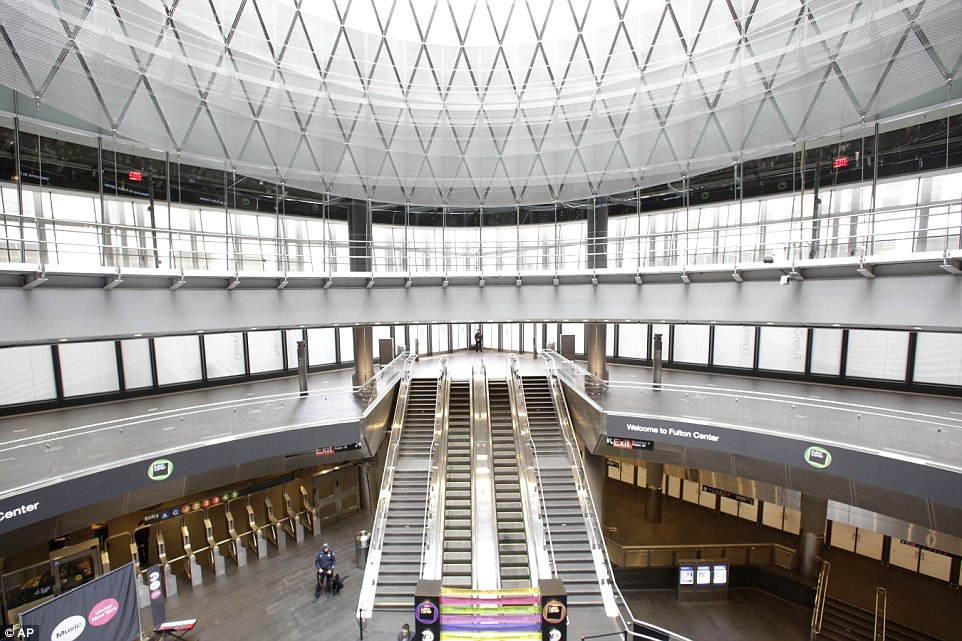 Toàn bộ khu Fulton Center có diện tích bao gồm cả không gian bán lẻ và văn phòng cho thuê