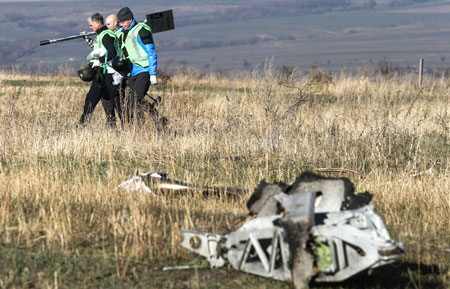 Hiện trường vụ rơi máy bay MH17 của Malaysia Airlines tại miền đông Ukraine