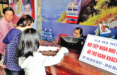 Điểm hỗ trợ hành khách tại ga Hà Nội Ảnh: Xuân Đoàn