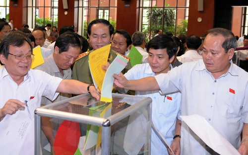 Quốc hội tiến hành lấy phiếu tín nhiệm lần đầu tiên, tháng 6/2013 - ảnh TTXVN