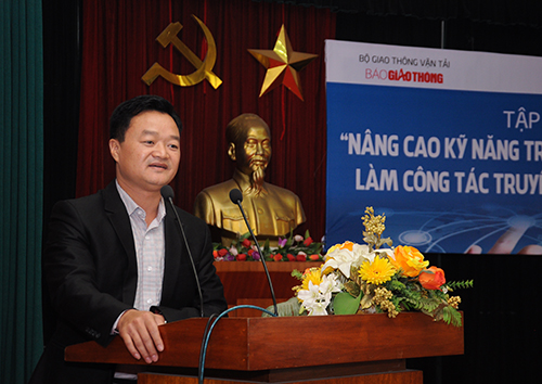 Ông Nguyễn Bá Kiên, Tổng Biên tập Báo Giao thông phát biểu khai mạc hội thảo