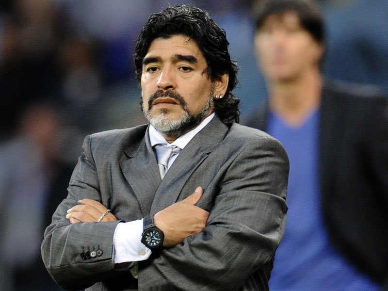 Maradona tố Sepp Blatter chơi bẩn