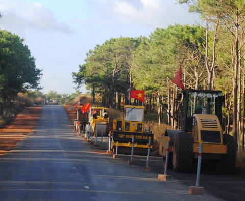 Nhà thầu Sơn Hải tập trung máy móc và cam kết 