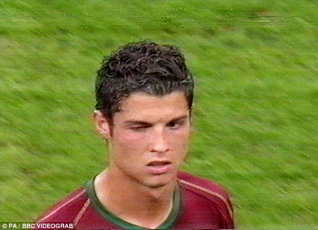 Cái nháy mắt của Ronaldo khiến người hâm mộ chú ý