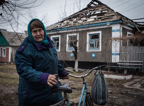 Một ngôi nhà ở thị trấn Slvayanoserbsk (Luhansk) bị phá huỷ