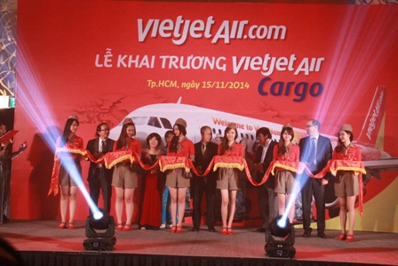 Cắt băng khai trương VietjetAir Cargo