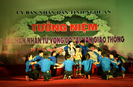 Những vụ TNGT thương tâm xảy ra trên địa bàn Nghệ An năm 2014 được tái hiện thông qua vở kịch 