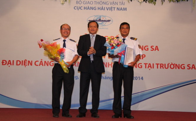 Cục trưởng Cục Hàng hải VN Nguyễn Nhật công bố quyết đinh thành lập Đại diện Cảng vụ tại Trường Sa và bổ nhiệm Phụ trách Đại diện Cảng vụ