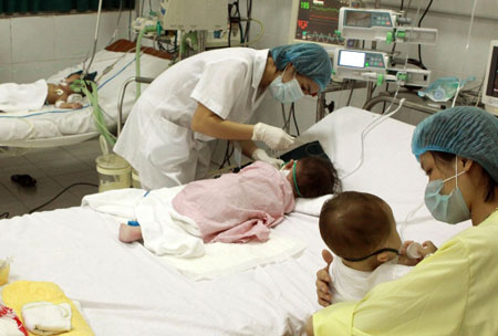 Điều trị trẻ em mắc bệnh sởi tại Bệnh viện Đa khoa Saint Paul