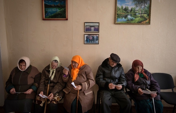 Tầng lớp hưu trí miền đông Ukraine chật vật với cuộc sống bị mất lương hưu