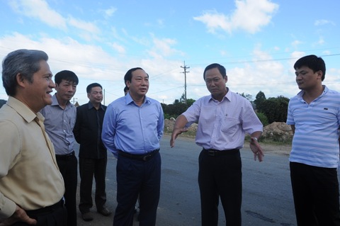 Lãnh đạo Sở GTVT Kon Tum báo cáo Thứ trưởng về dự án đướng HCM qua Kon Tum