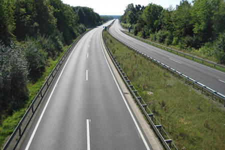 Đường cao tốc tại Đức được thi công với mặt đường rất bằng phẳng. Ảnh: Peter Kernspecht.