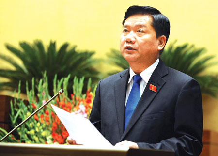 Bộ trưởng GTVT Đinh La Thăng trả lời chất vấn các đại biểu Quốc hội chiều qua (18/11)