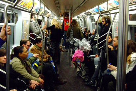 Hành khách cảm thấy an toàn khi đi tàu điện ngầm New York
