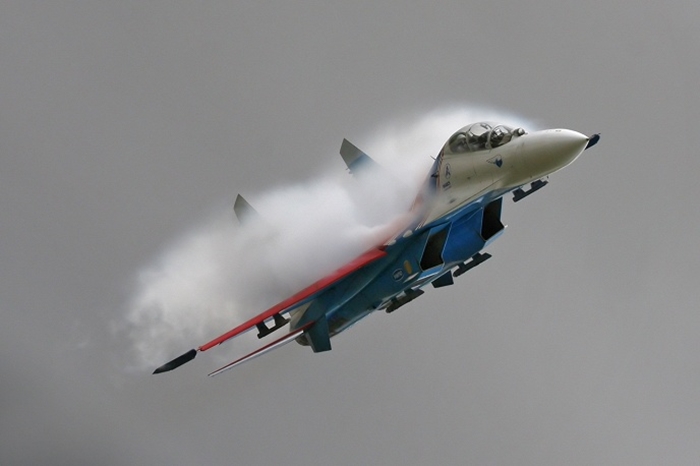 Chiến cơ siêu cơ động Su-27 mang động cơ kép