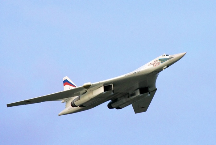 Máy bay ném bom chiến lược siêu thanh Tu-160