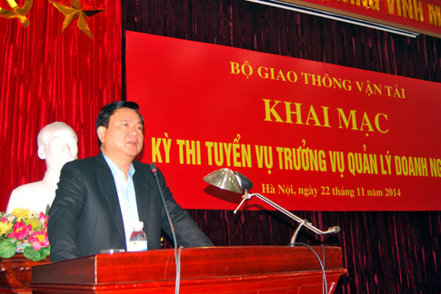 Bộ trưởng Đinh La Thăng phát biểu tại buổi khai mạc kỳ thi.