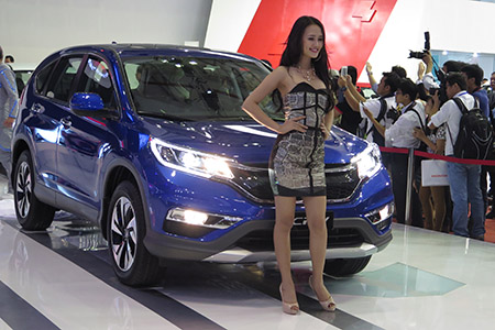 Honda CR-V 2015 có giá từ 1,008 tỷ đồng - Ảnh: Bobi
