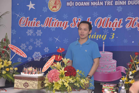 Anh Huỳnh Trần Phi Long trong một sự kiện của Hội Doanh nhân trẻ tỉnh Bình Dương năm 2013