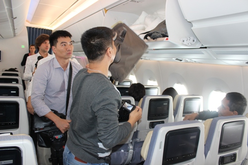 Ngăn để đồ được thiết kế rộng rãi để hành khách có thể mang theo hơn 1 chiếc vali lên máy bay.