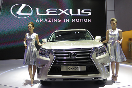 không Lexus GX460 là mẫu xe thu hút được sự quan tâm của công chúng tại VMS 2014 - Ảnh: Bobi