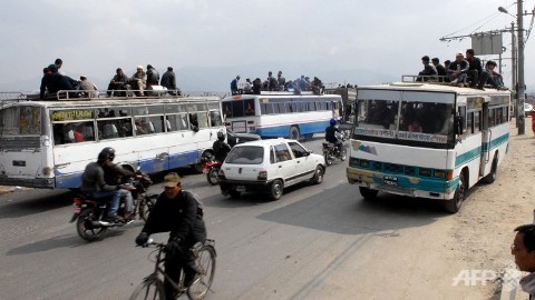 Tình hình xe khách chở quá tải diễn ra phổ biến tại Nepal