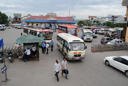 Giá xăng dầu giảm trong khi nhiều doanh nghiệp cố tình không giảm giá cước để trục lợi