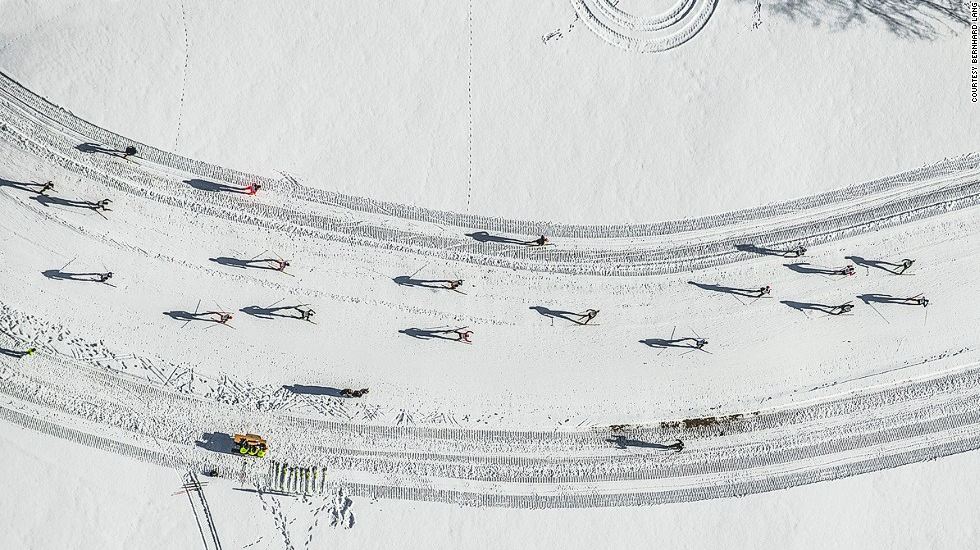 Được chiêm ngưỡng cảnh vật bao phủ trong tuyết qua cửa sổ máy bay trên chuyến đi từ Tokyo tới Munich đã truyền cảm hứng cho anh Lang thực hiện bộ ảnh này