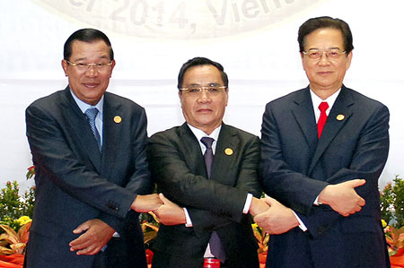 Thủ tướng ba nước dự Hội nghị CLV 8