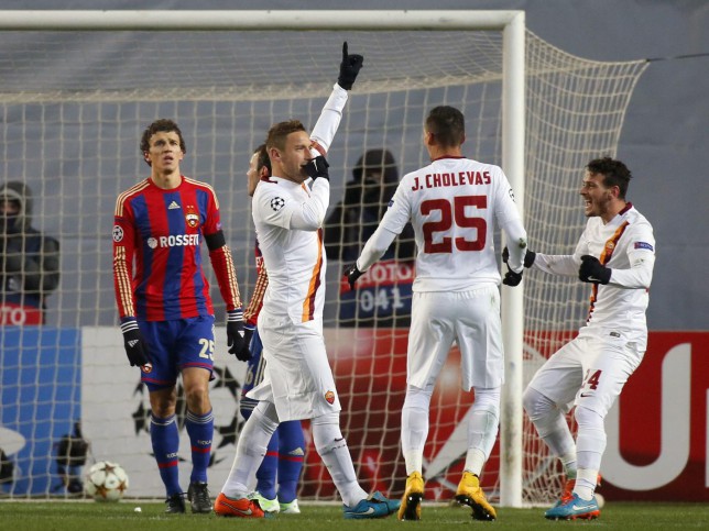 Totti ăn mừng bàn thắng vào lưới CSKA