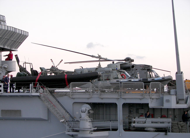 Tàu có 2 cụm ống phóng ngư lôi ILAS, mỗi cụm 3 ống phóng ngư lôi cỡ 324 mm. 