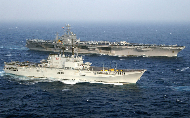 Giuseppe Garibaldi và tàu sân bay Mỹ USS Harry S. Truman hoạt động gần nhau ở Đại Tây Dương trong khi tham gia Majestic Eagle năm 2004 - một cuộc tập trận đa quốc gia ở ngoài khơi bờ biển Ma-rốc. 