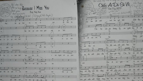 Hai bản nhạc của hai bài hát Chắc ai đó sẽ về và Because I miss you do Trung tâm bảo vệ quyền tác giả âm nhạc Việt Nam cung cấp - Ảnh: V.V.TUÂN