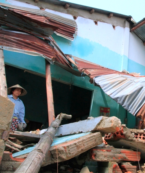 Nhiều nhà miền Trung bị sập đổ, hư hại do thiên tai