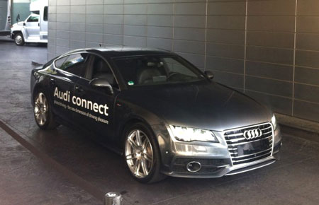 Công nghệ Audi Connect sẽ giúp lái xe không phải làm gì khi vào chỗ đậu