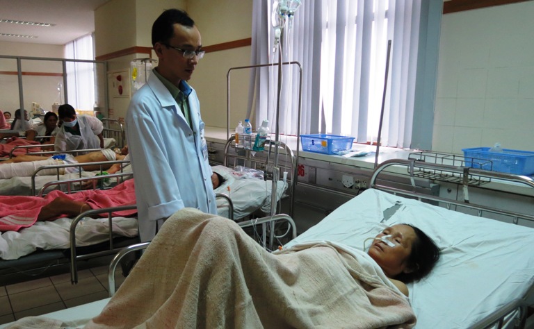 Bệnh nhân Bùi Thị Kiểu, một trong số 7 bệnh nhân tắc ruột do ăn hồng giòn đã được phẫu thuật điều trị tại Bện viện TƯ.Huế