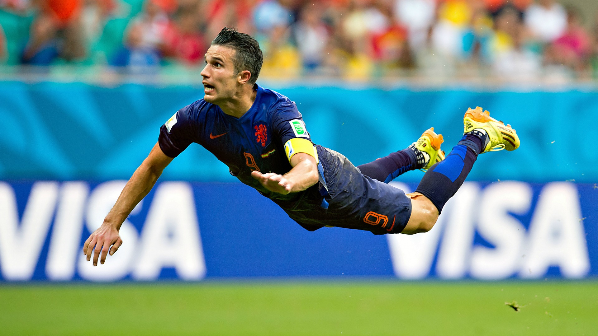 Pha bay người ghi bàn đẹp mắt của van Persie vào lưới Tây Ban Nha tại World Cup 2014