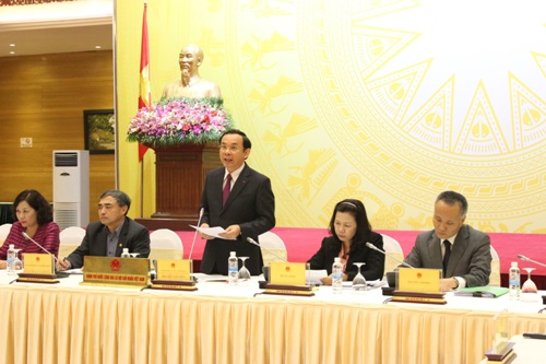 Bộ trưởng Chủ nhiệm Văn phòng Chính phủ Nguyễn Văn Nên trả lời báo chí tại cuộc họp báo chiều 1/12