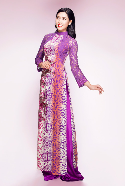  Rose là tên gọi của chiếc áo của NTK Võ Việt Chung được Hoa hậu Nguyễn Thị Loan mang đến Miss World cho mục đích bán đấu giá từ thiện. Chiếc áo mang biểu tượng của những cánh hồng – hình ảnh tôn vinh cho nét đẹp của người phụ nữ hiện đại và năng động. 