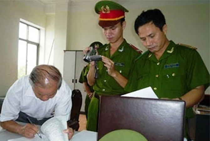 Cơ quan điều tra làm thủ tục bắt tạm giam ông Nguyễn Thăng Long