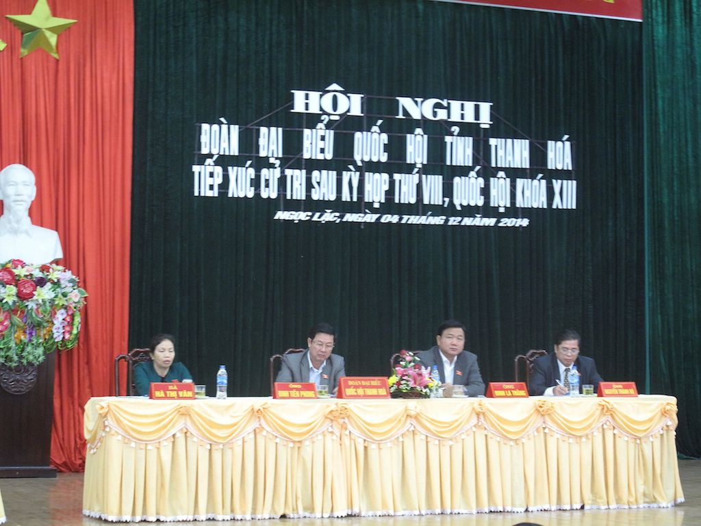 Bộ trưởng Đinh La Thăng tiếp xúc cử tri Ngọc Lặc - Thanh Hoá sau kỳ họp thứ VIII, QH khoá XIII