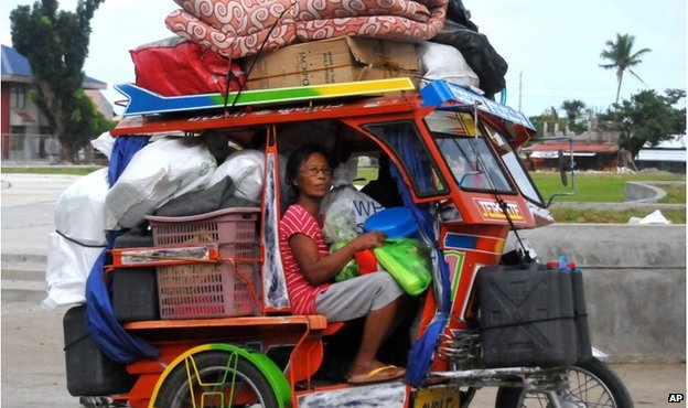 Khoảng 10.000 người Philippines phải di dời tránh bão