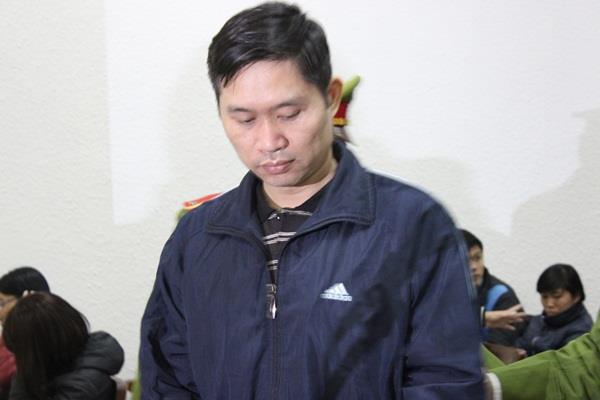 Nguyễn Mạnh Tường luôn cúi mặt trước tòa.
